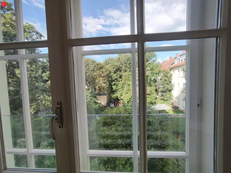 Heller Wohnhit mit Blick in den grünen Innenhof!
