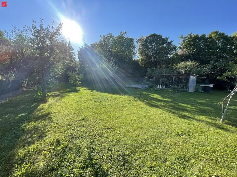 Großzüzigiges, sonniges Grundstück in zentraler Lage!