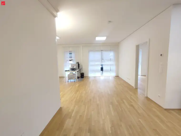 Helle Büroräumlichkeiten mit bester Infrastruktur!