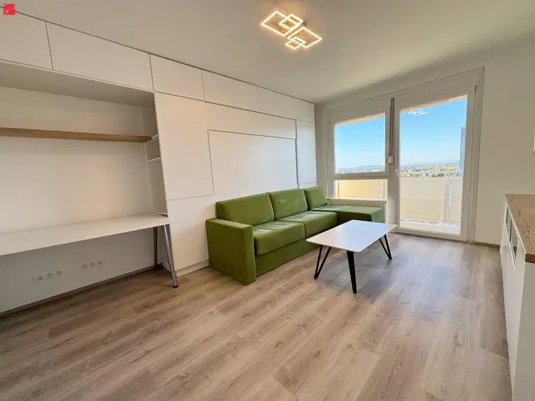 Top Saniert: helles City Apartment mit hochwertigen Tischler Möbel!