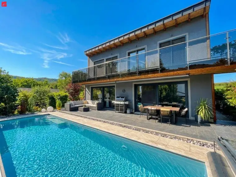 Exklusives Einfamilienhaus mit Swimmingpool