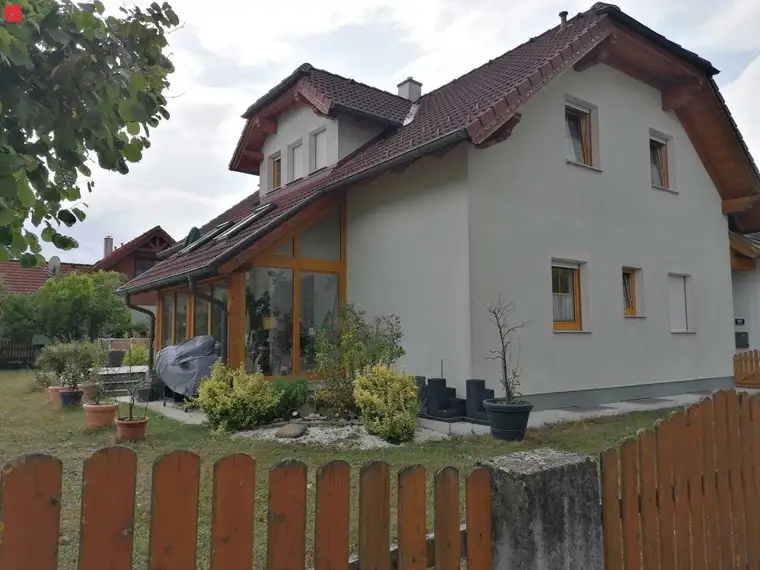 Wohnen &amp; Werken: Charmantes Familienhaus mit Highlight-Keller