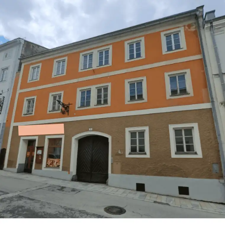 ALTSTADTHAUS mit viel POTENZIAL nahe Hauptplatz mit Braunutzung und vermietetem Geschäftslokal und einer Wohnung