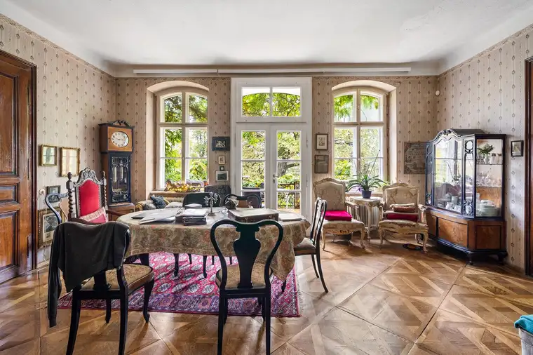 Repräsentatives Landhaus mit unbegrenztem Potenzial in Eichgraben