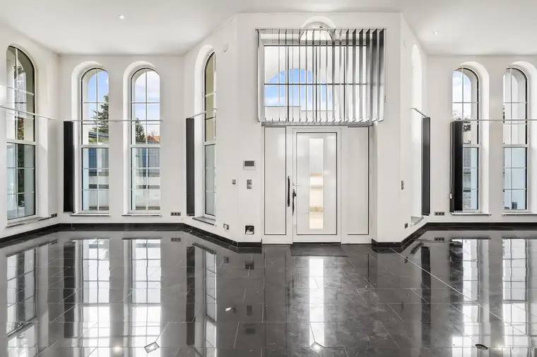 Moderne Villa mit traumhaftem Ausblick am wunderschönen Gießhübl