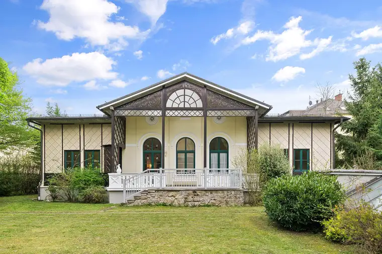 Stilaltbau mit historischem Flair in Strandbadnähe