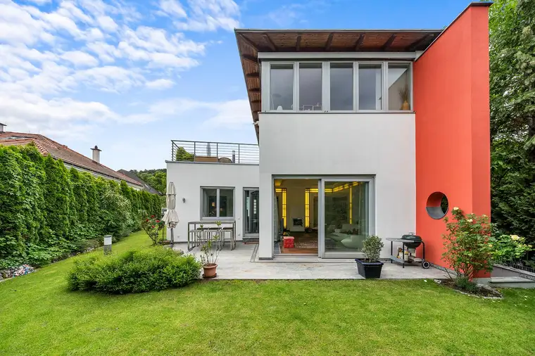 Ihr Ort der Lebensqualität: Geschmackvolle Architektenvilla am Badener Mitterberg