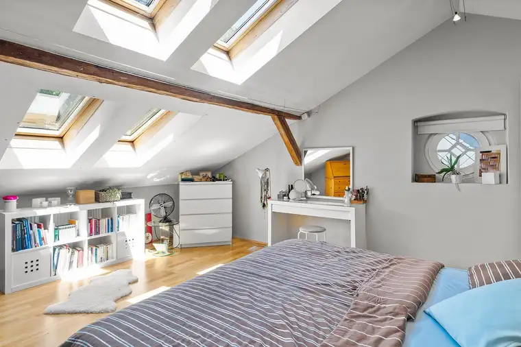 Eleganz trifft Funktionalität – kombinieren Sie Wohnen und Arbeiten in einer stilvollen Villa