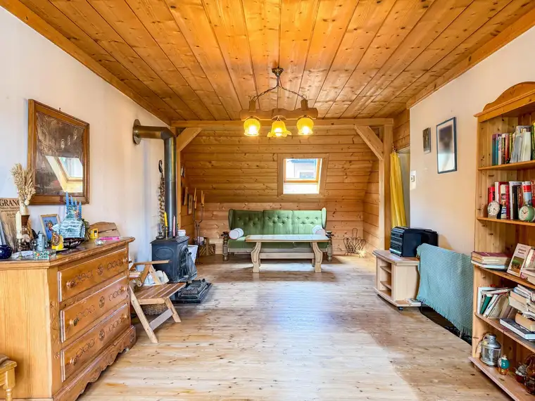 Großzügiges Wohnobjekt mit Entwicklungspotenzial in Grünbach