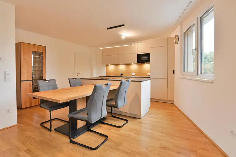 Moderne 3 Zimmer-Terrassenwohnung mit Lift