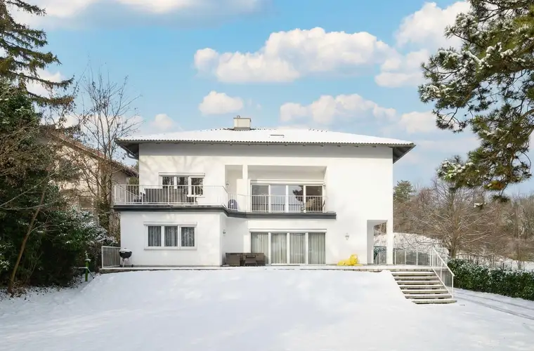 Moderne Villa mit Panorama – Wohnen mit Weitblick vor den Toren Wiens