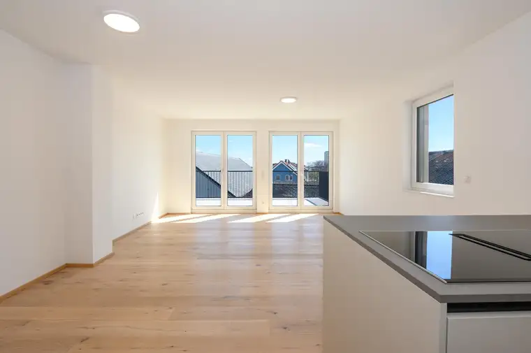 Exklusive 3-Zimmer-Dachgeschoßwohnung ohne Dachschrägen mit Balkon in Zentrumslage