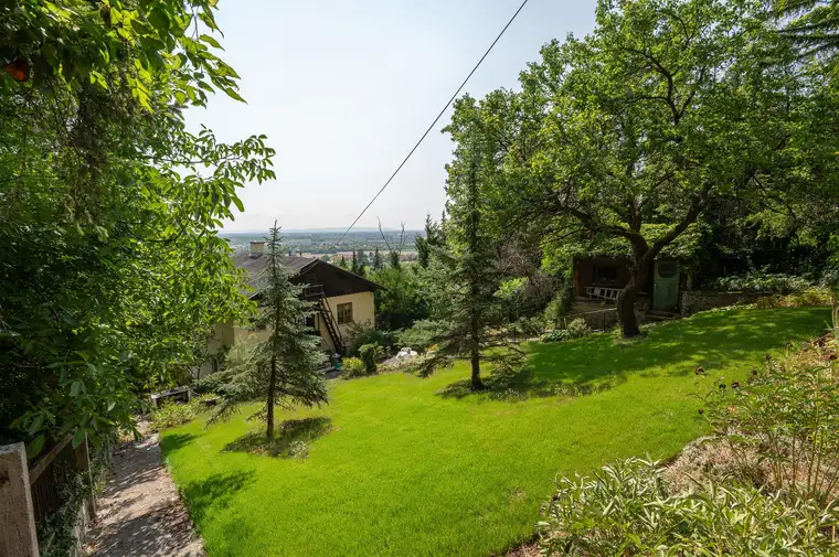 Ihr Rückzugsort in Baden-Rauhenstein – Hausanteil mit Garten, Fernblick und Gestaltungsmöglichkeiten