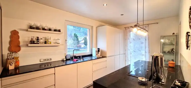 Energieeffizienter Bungalow mit Doppelgarage und Gemüsegarten in Hohenems