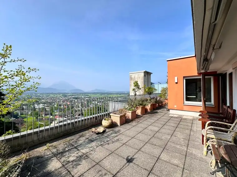 Großzügige Wohnung mit Panoramablick in erhöhter Lage von Klaus!