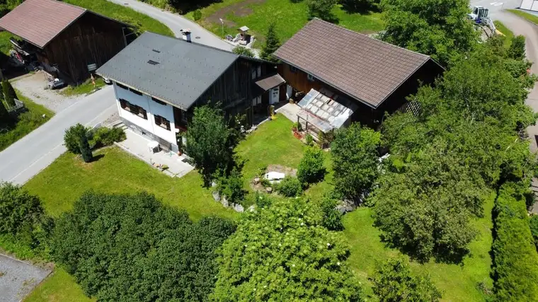 Wunderschönes Grundstück mit Altbestand und Scheune!