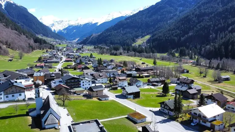 Großes Baugrundstück in sonniger Lage im Ortszentrum von Gortipohl!