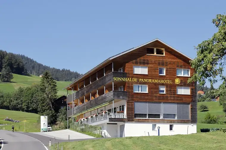 „Panorama pur! Hotel Sonnhalde – Ihre Chance im Bregenzerwald“