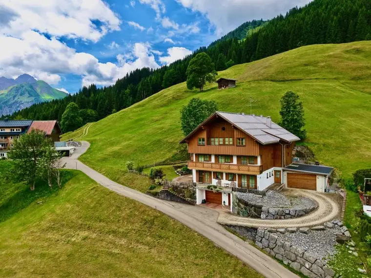 Alpines Anwesen im Kleinwalsertal mit Charme und toller Bergkulisse