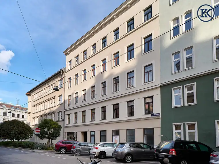 Luxus-Dachgeschosswohnung mit Galerie und zwei Terrassen in bester Lage des 9. Bezirks