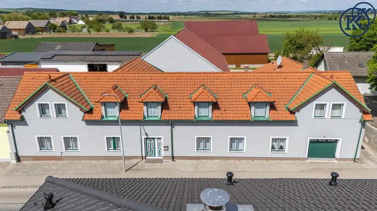 Großzügiges Einfamilien- oder Zweifamilienhaus, das Raum, Ruhe und Wohnqualität vereint.