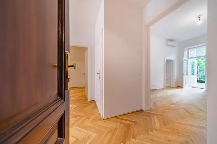 ERSTBEZUG: Großzügige Raumaufteilung | Klimaanlage | 31m2 Terrasse mit Grünblick