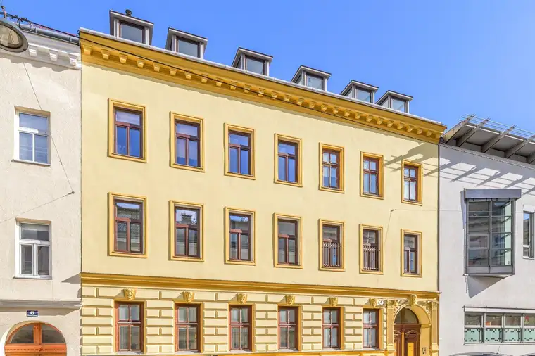ca. 2.310 EUR/m2 | 4 Wohnungen + Werkstatt | ca. 238m2 NFL