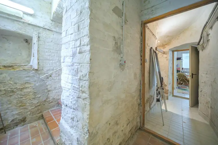 Vielseitiges Souterrain-Lokal | Charmanter Innenhof mit Garten