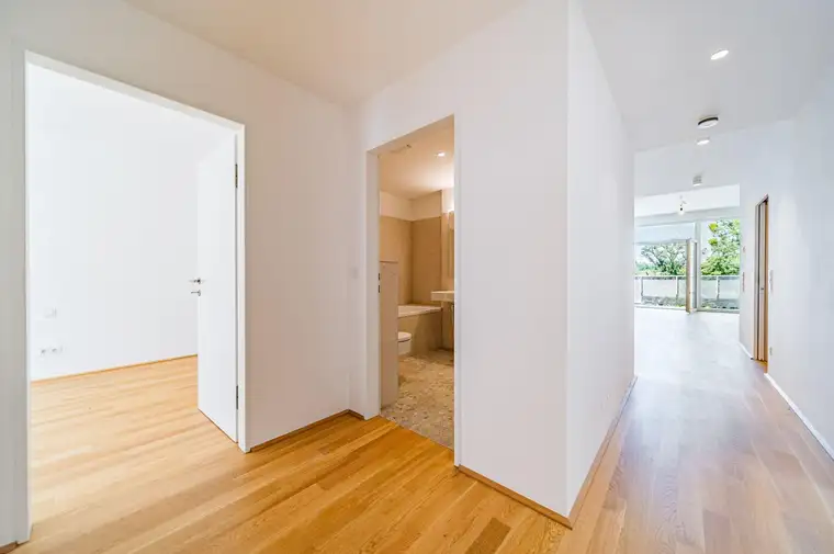 ERSTBEZUG: DG-Wohnung mit einzigartigem Ausblick | 7 Zimmer | Freiflächen