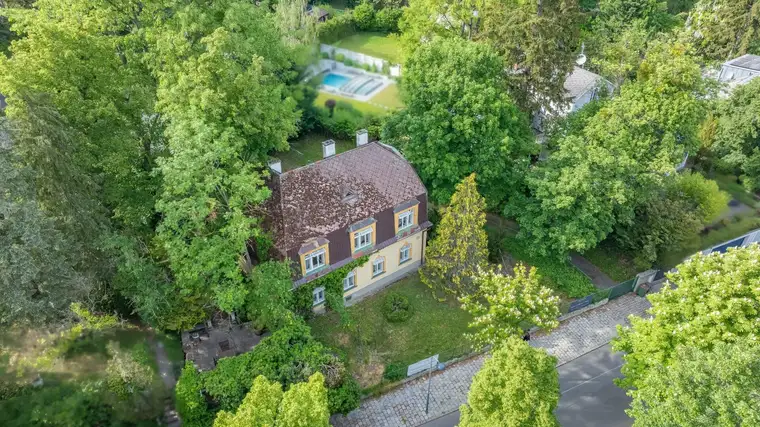 Stilvolle Einfamilienvilla am Fuße des Heubergs