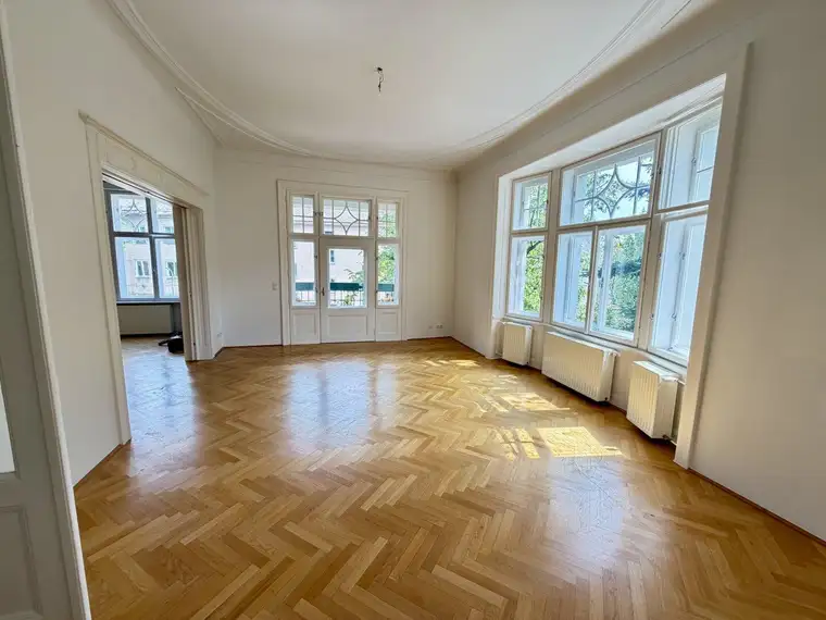 Helle 4-Zimmer-Altbauwohnung mit Balkon | unbefristet