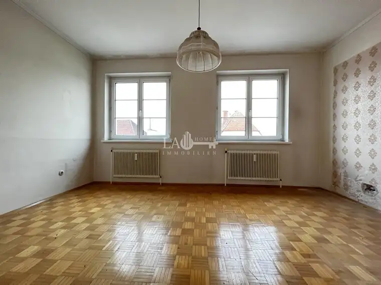 Preishit ! 3-Zimmer Altbauwohnung in zentraler Lage