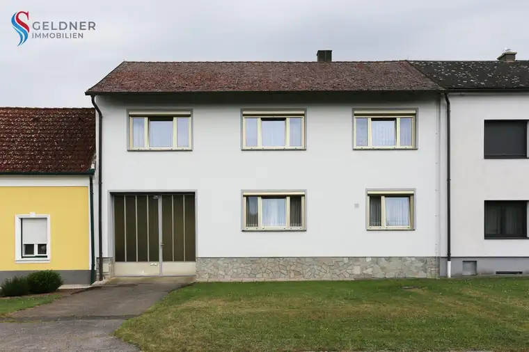 Gepflegtes Mehrfamilienhaus -7 Zimmer - ruhige Lage - uneinsehbarer Garten - großer Stadl - Super Preis-Leistung!!