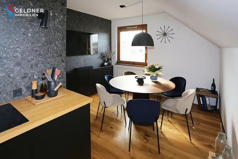 Elegante Designerwohnung, DG, lichtdurchflutet– ruhige Lage - Ihr neues Zuhause wartet!