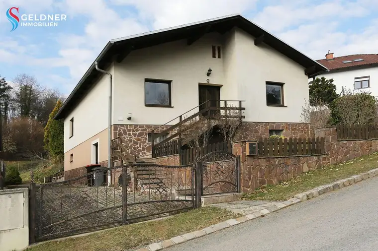 RESERVIERT!! Einfamilienhaus mit eingezäuntem Garten und Garage in absoluter Ruhelage am Waldesrand