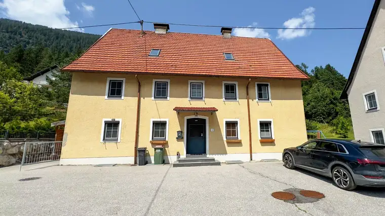 Familienparadies in Kärnten: Modernisiertes Haus mit Pool und Garten in Bad Bleiberg