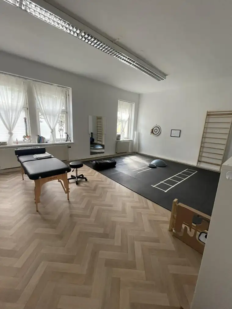 Vielseitig nutzbarer Praxis- oder Büroraum in zentraler Lage von Wiener Neustadt