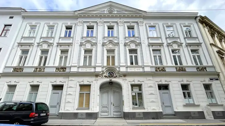 Hannah Martl, EHL Gewerbeimmobilien GmbH