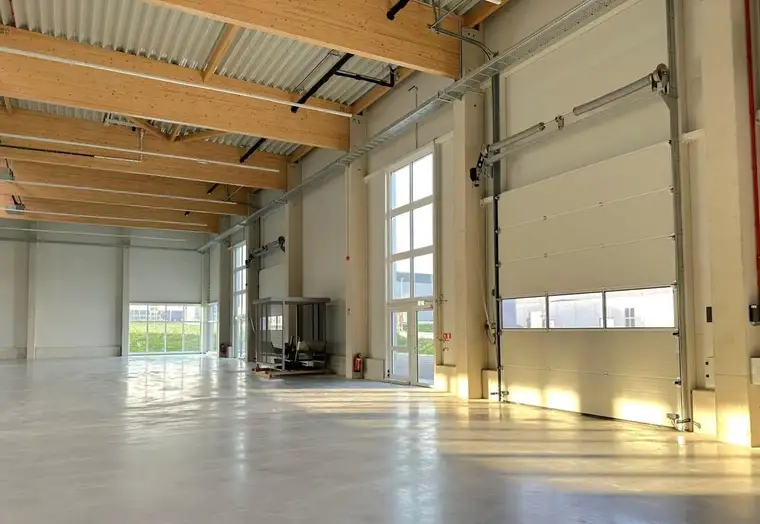 WORK. SHOP. STORE. Flexible und hochmoderne Produktions-, Showroom- und Lagerflächen im Squarebizz Wien Nord!