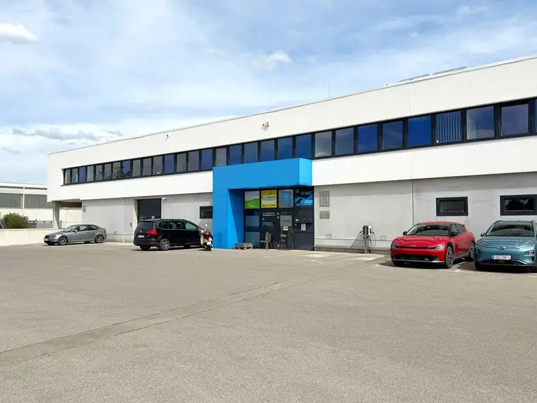 Multifunktionale Gewerbehalle nahe Knoten Eibesbrunn