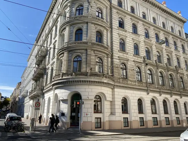 Palais Schlick - Wunderschönes Altbaubüro mit Blick auf die Rossauer Kaserne!
