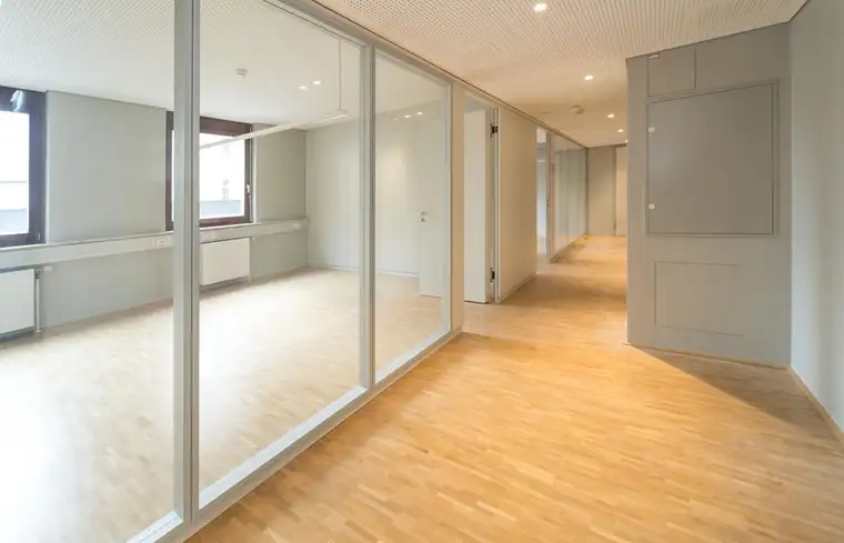 Moderne Büroﬂäche mitten in 1070 zu vermieten!
