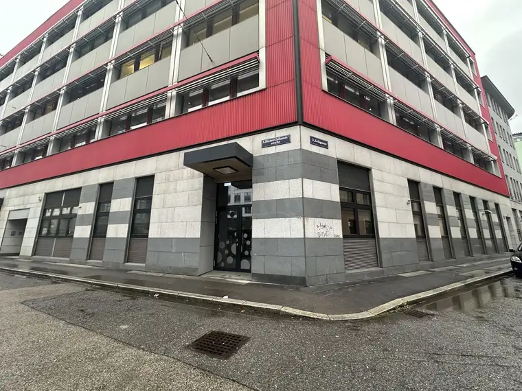 Mag. iur. Franziska Patay, MSc, EHL Gewerbeimmobilien GmbH
