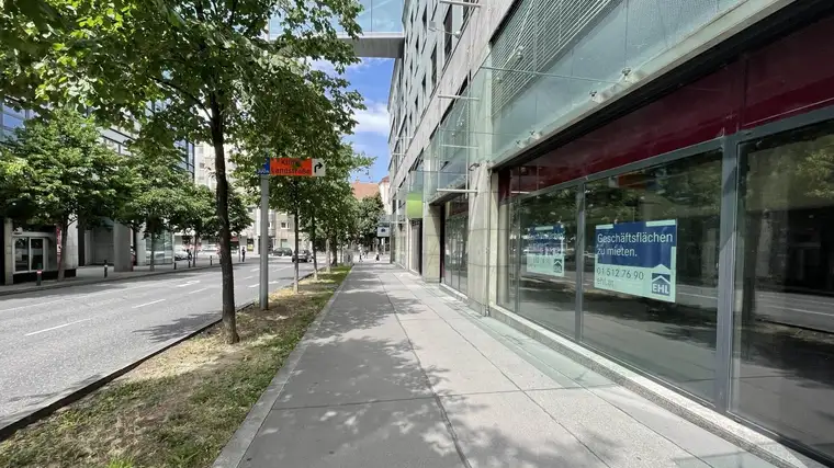 Mag. iur. Franziska Patay, MSc, EHL Gewerbeimmobilien GmbH