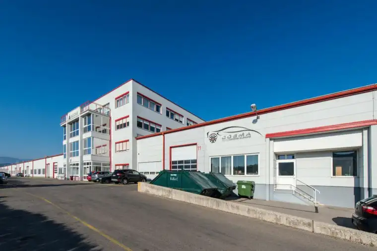 Hochwertige Produktions- und Lagerhallen mit Büros Nähe A2 Wiener Neustadt West
