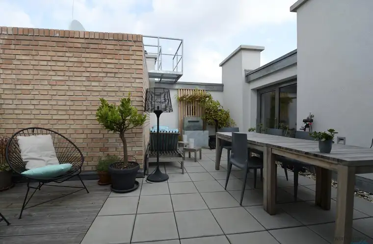 Architektenjuwel im Dachgeschoss mit privater Terrasse – stilvoll, selten, einzigartig