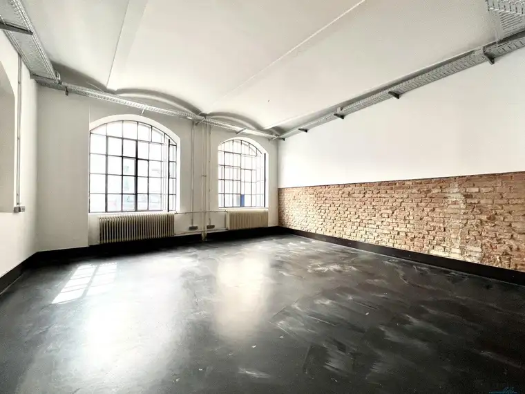 Modernes Loft-Büro in historischer Seidenfabrik – einzigartiger Backsteincharme &amp; hochwertige Ausstattung