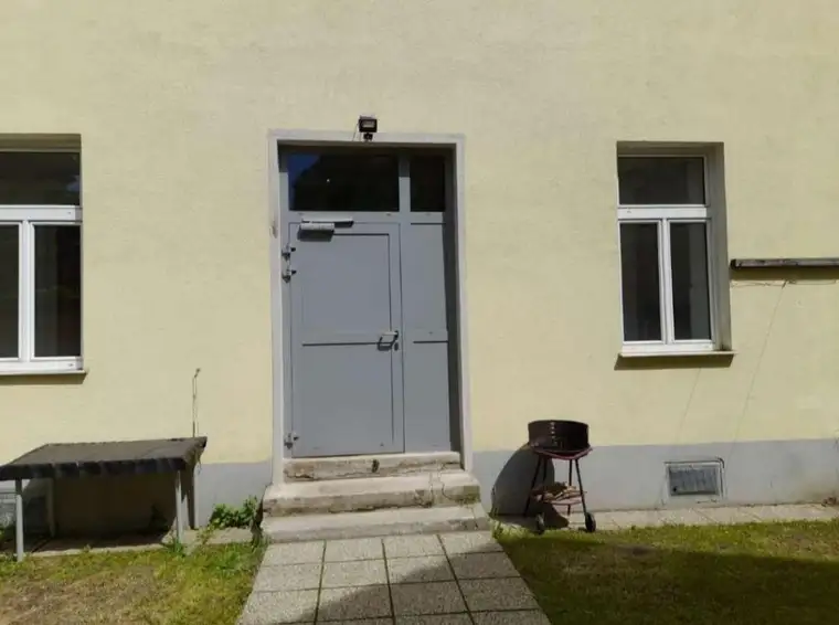 Renovierte 4-Zimmer Erdgeschosswohnung mit Terrasse und Garten in Wien.Bitte keine Makler anrufe!