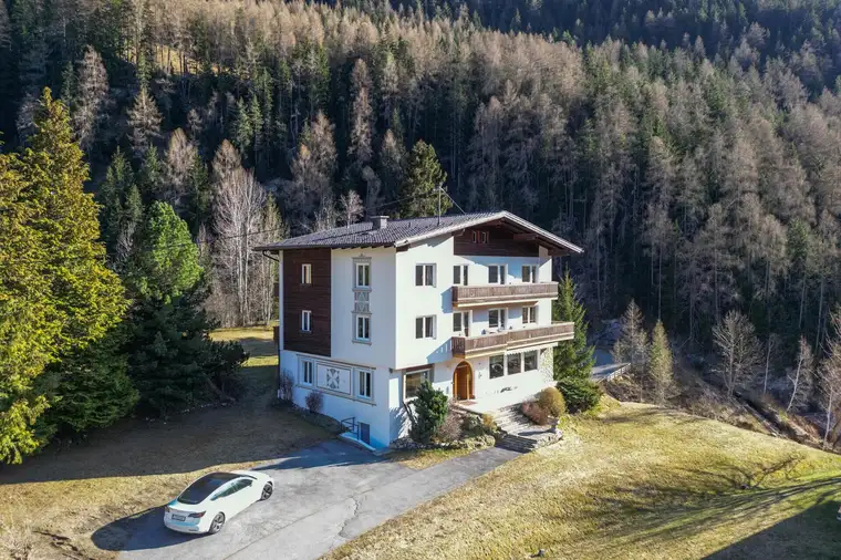 Traditionelles Haus mit mehreren Einheiten in Pfunds zu verkaufen!