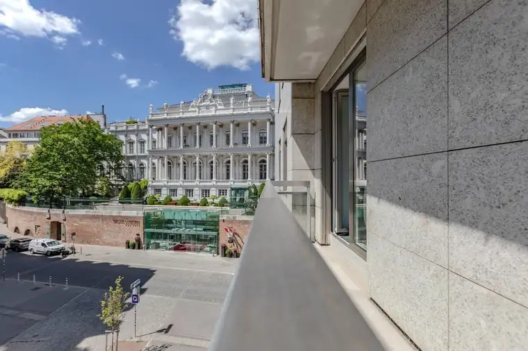 Bürofläche mit Balkon direkt beim Palais Coburg